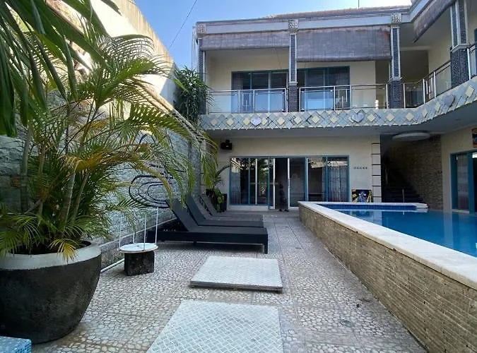 Marquis Carabas Villa